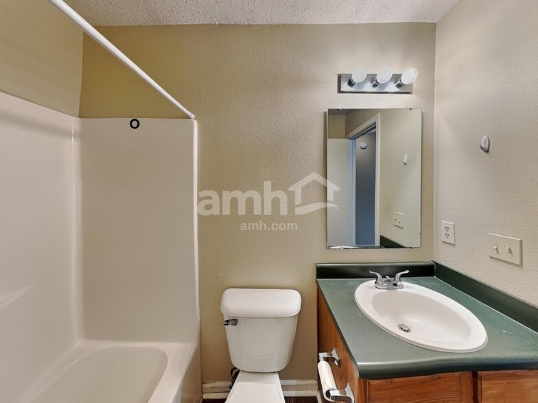 Building Photo - 2092 Meadowlark Ln