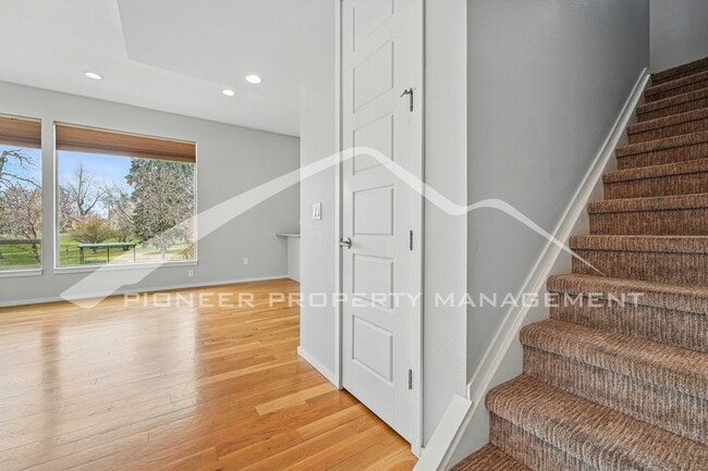 Building Photo - Spacious Home with Washer/Dryer and Mountain Views