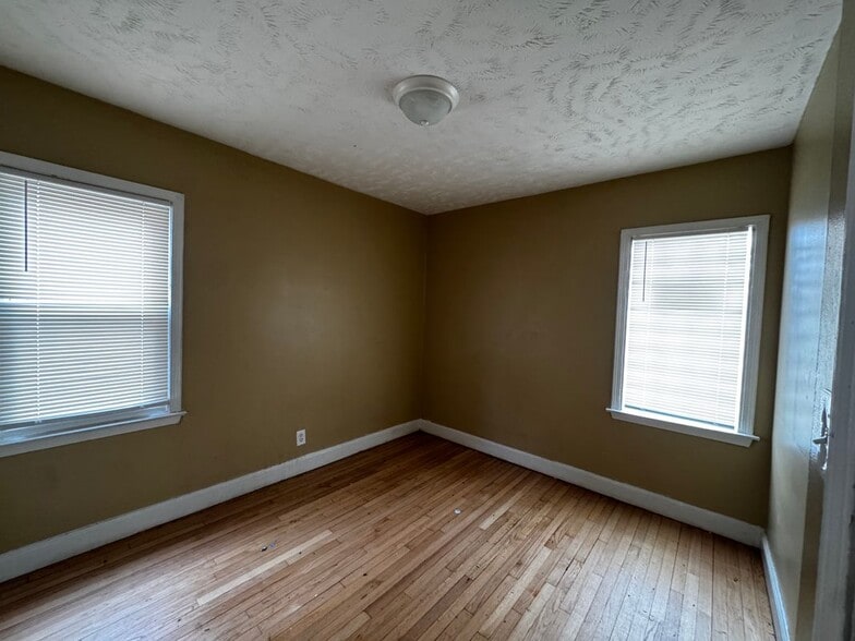 Building Photo - 19164 Westphalia St