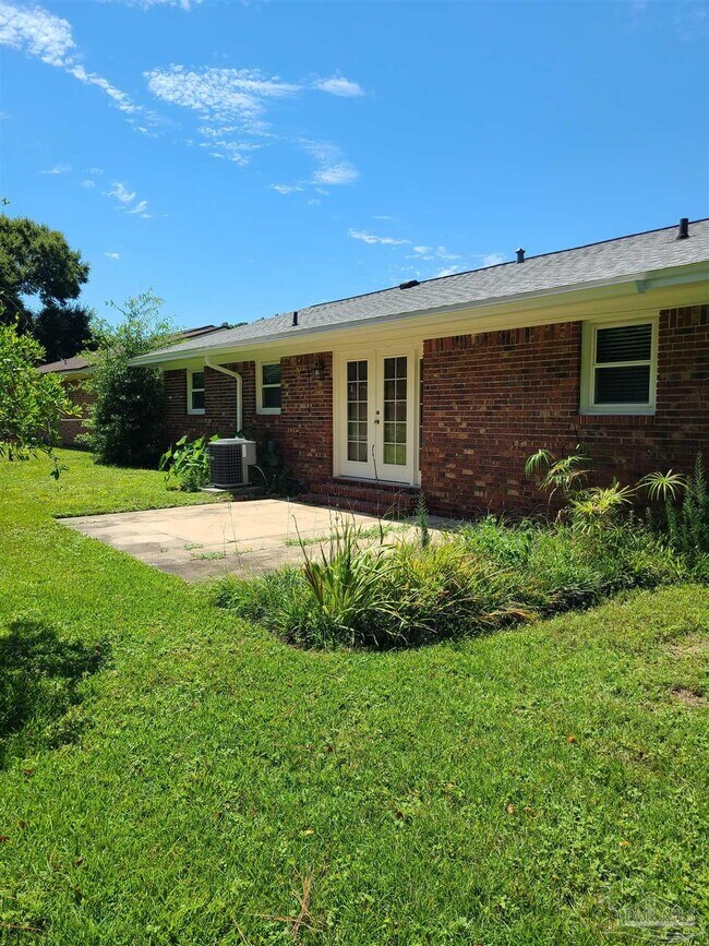 Building Photo - 5560 Hibiscus Rd