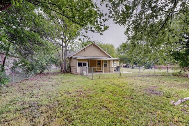 Building Photo - Available Mid-July! 3 Bedroom Home for Lea...