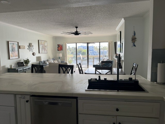 Kitchen is great for entertaining - 2220 Front St