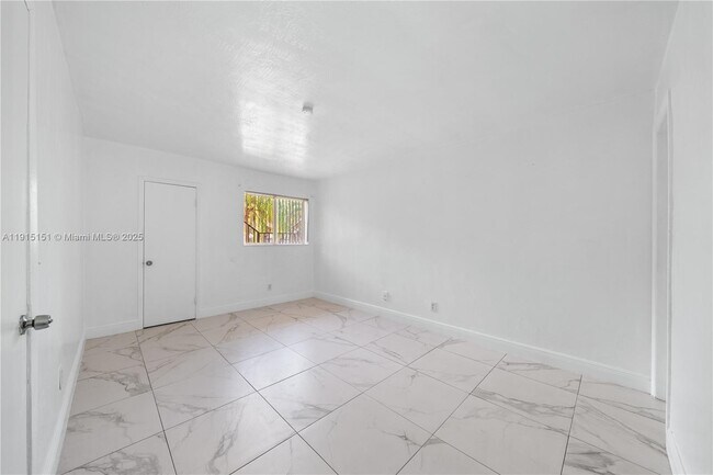 Building Photo - 2301 NE 170th St