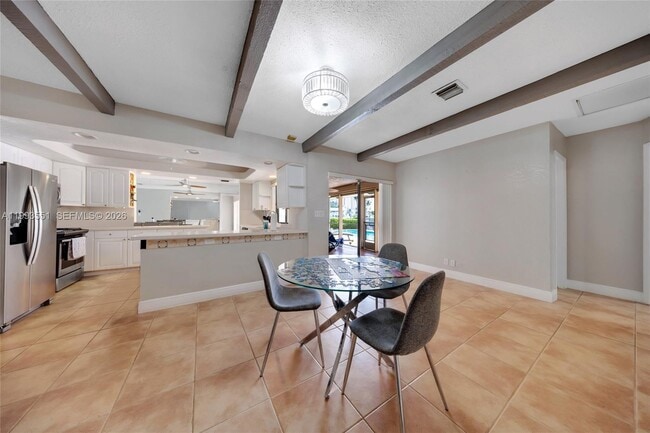 Building Photo - 2752 NE 3rd St