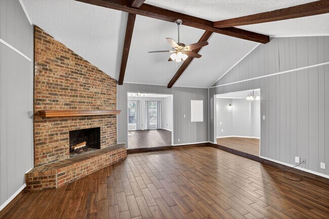 Building Photo - Spacious 3 Bedroom + Office Home with Two Living Areas – Quiet Cul-de-Sac – Available April 1