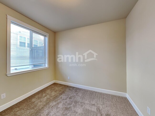 Building Photo - 125 Wild Rose St