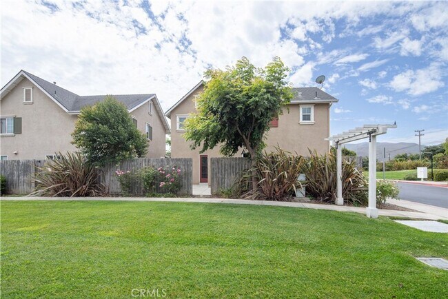 Building Photo - 1425 Crown Cir