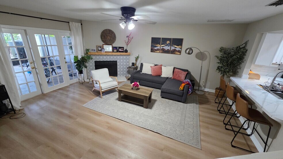 Building Photo - 16084 Dawnview Dr