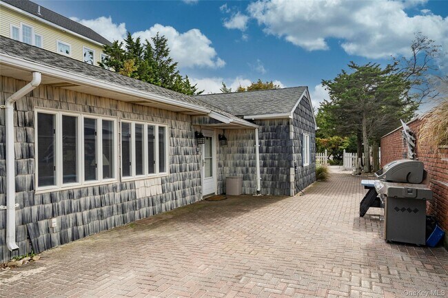Building Photo - 138 Asharoken Ave