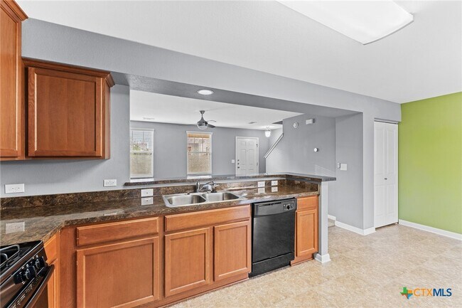 Building Photo - 320 Trestle Tree