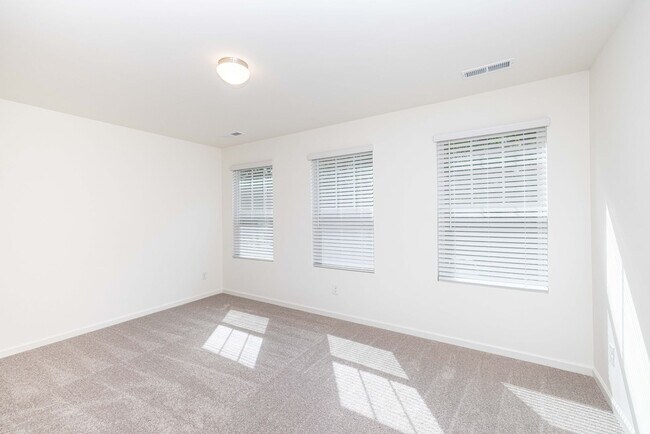 Building Photo - 436 Kinnerton Pl
