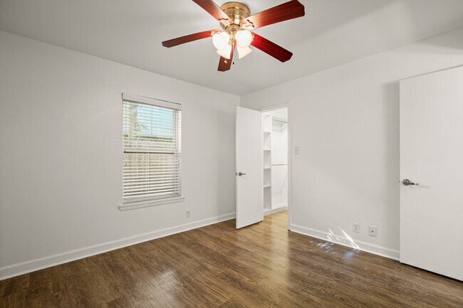 Building Photo - 2020 S Congress Ave