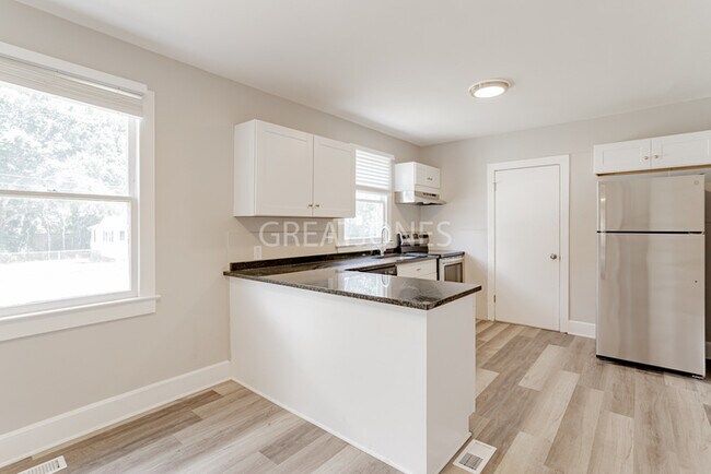 Building Photo - Charming 2 Bedroom in Greenville!
