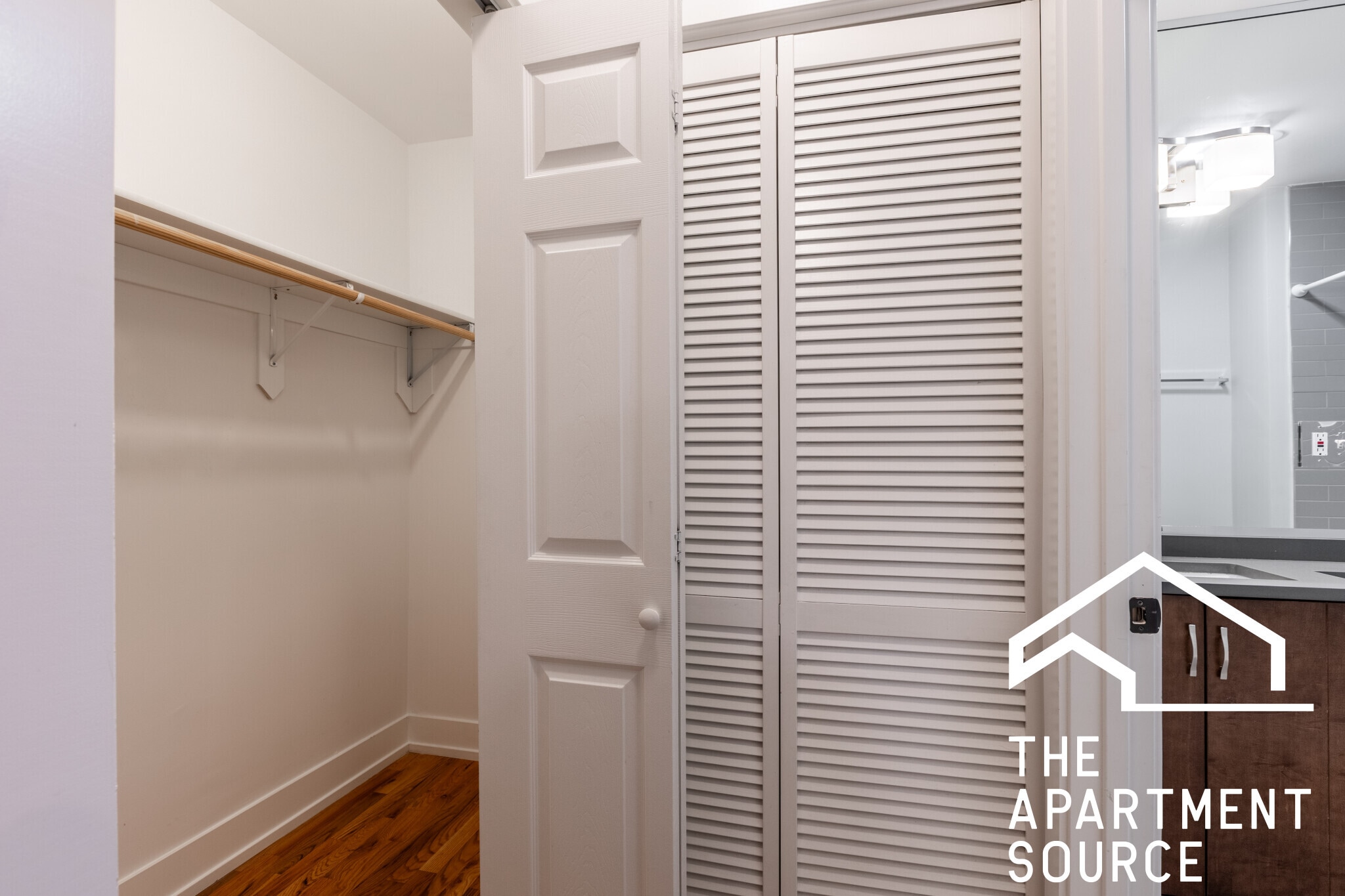 Building Photo - 556 W Arlington Pl