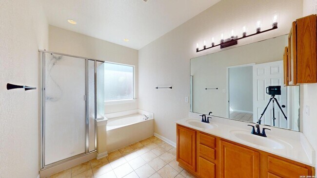 Building Photo - 101 Springtree Cliff