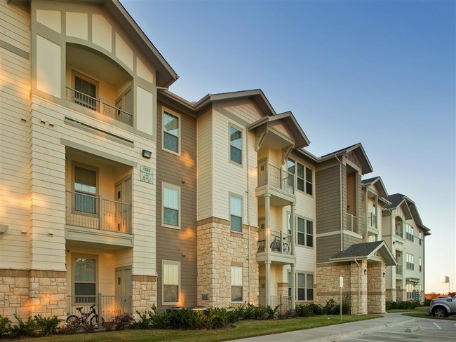 Building Photo - Four Seasons at Clear Creek