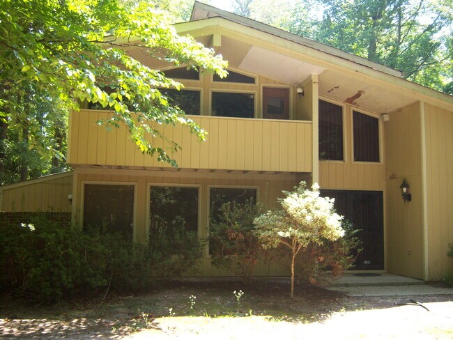 Building Photo - 4852 Rosewell Dr