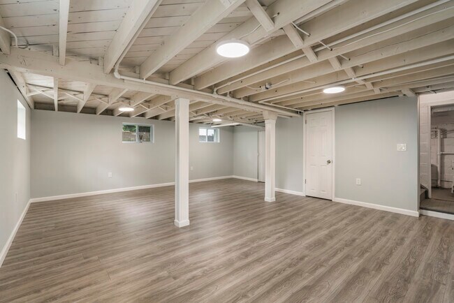 Building Photo - 181 5th St