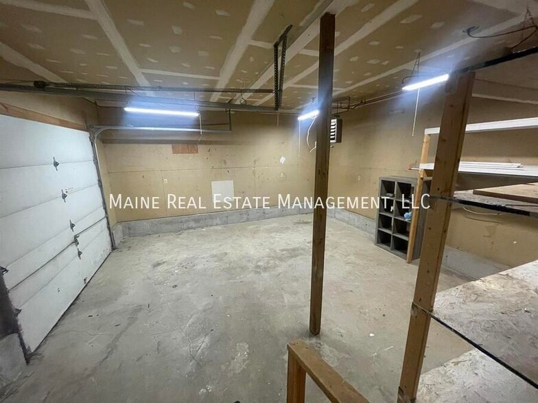 Building Photo - 59 Elm St