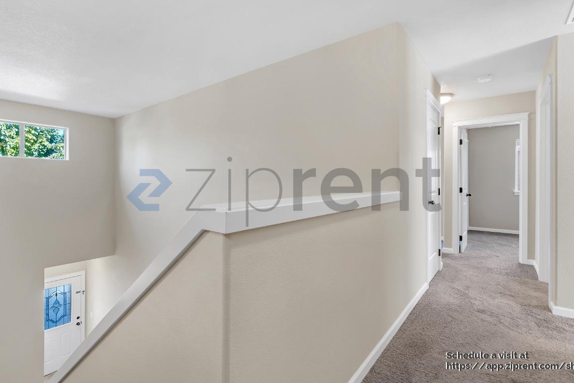 Building Photo - 2812 25th Pl