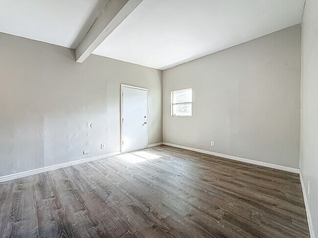 Building Photo - 4017 E Grove St