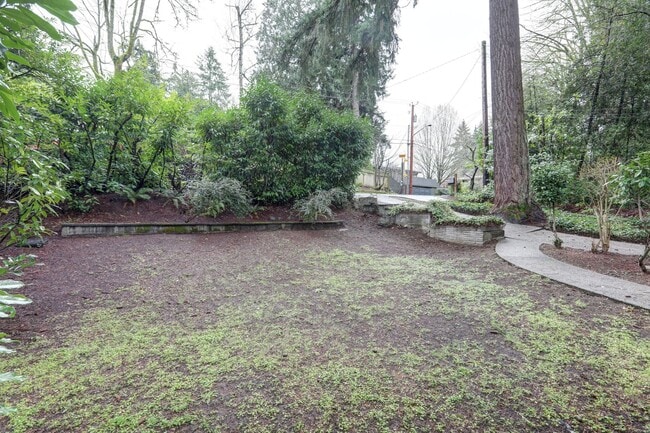 Building Photo - Classic Bellevue 3bd, 1.5ba Rambler Located in Perfect Enatai Location!