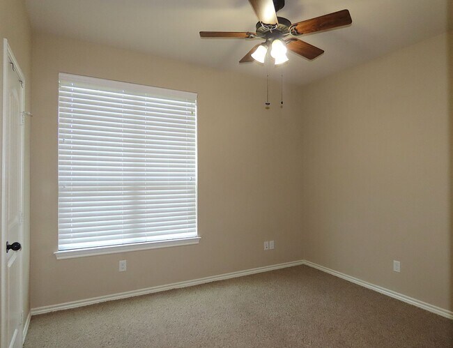 Building Photo - Extraordinary 3 Bedroom, 2 Bath Home in Southeast Tyler! Coming Soon!