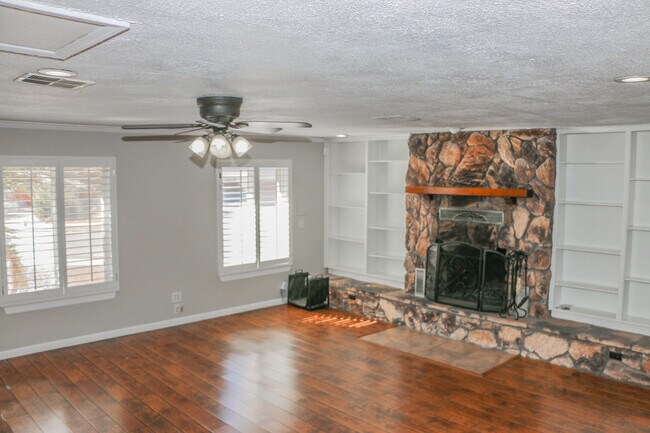 Building Photo - 816 Marimba Dr
