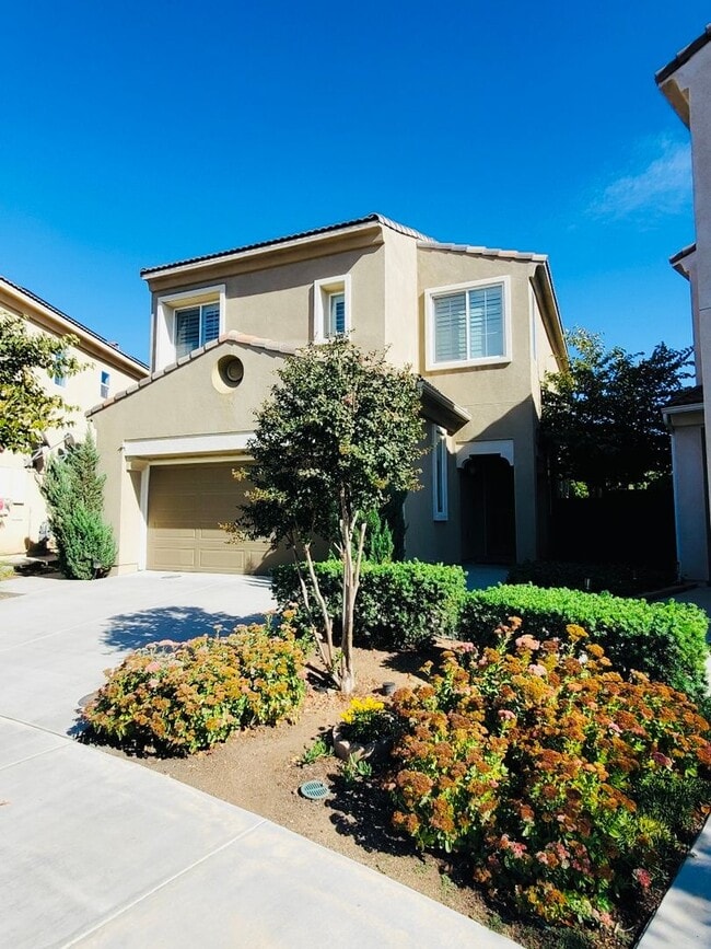 Building Photo - Beautiful Newer Construction Home in Chapm...