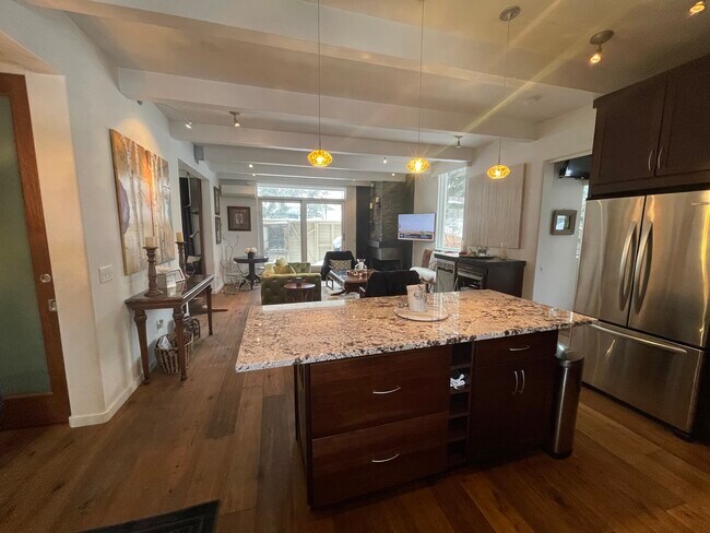 Building Photo - 210 E Hyman Ave