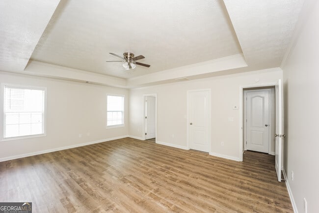 Building Photo - 320 Valley View Dr