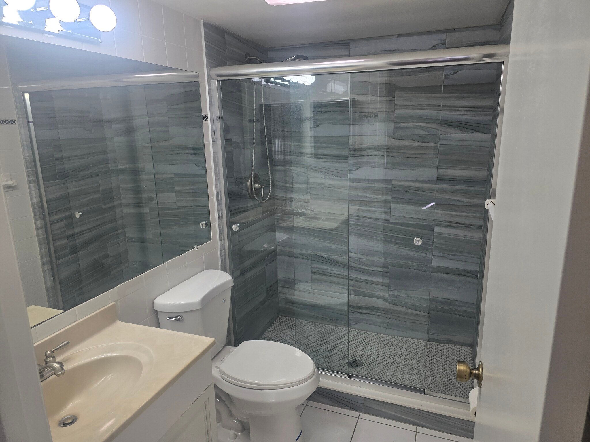 Building Photo - 1455 SW Silver Pine Way