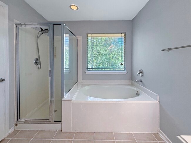 Building Photo - 3 Peach Ridge Pl