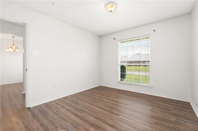 Building Photo - 2940 Jersey Dr W