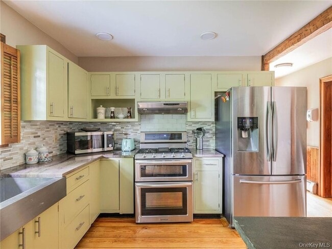 Building Photo - 74 Hilltop Rd