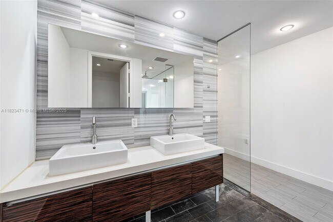 Building Photo - 1100 Biscayne Blvd