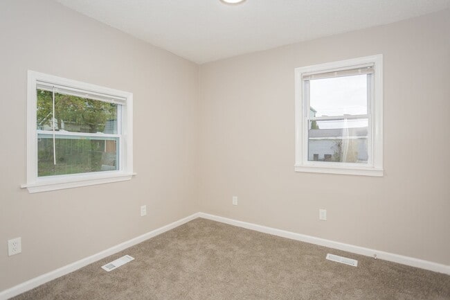 Building Photo - 1732 Sylvan Glen