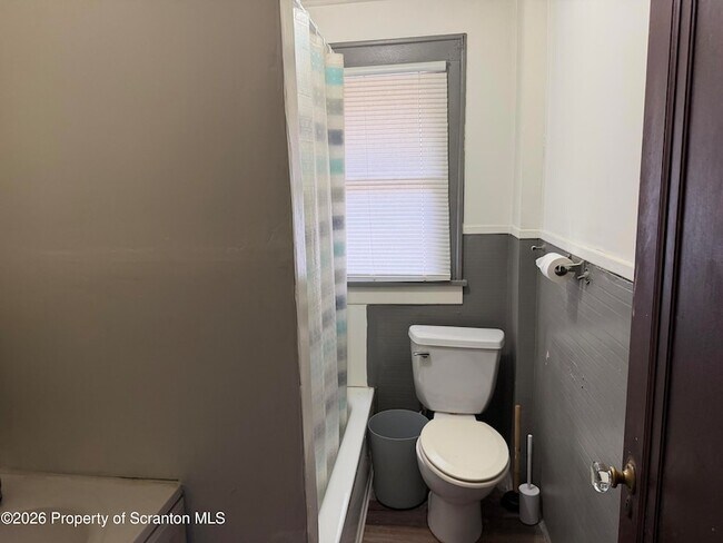 Building Photo - 536 Alder St