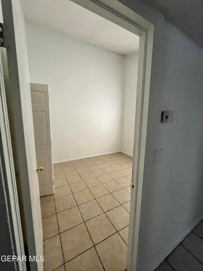 Building Photo - 5524 Oakbriar Cir
