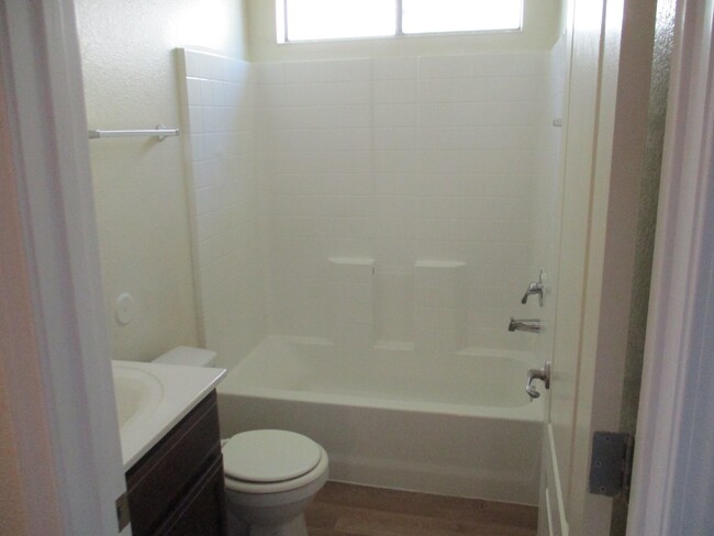 Building Photo - "Charming 2-Bed, 2-Bath Gem in El Paso – 1...