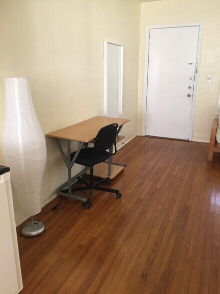 Building Photo - 2821 SW 1st Ave