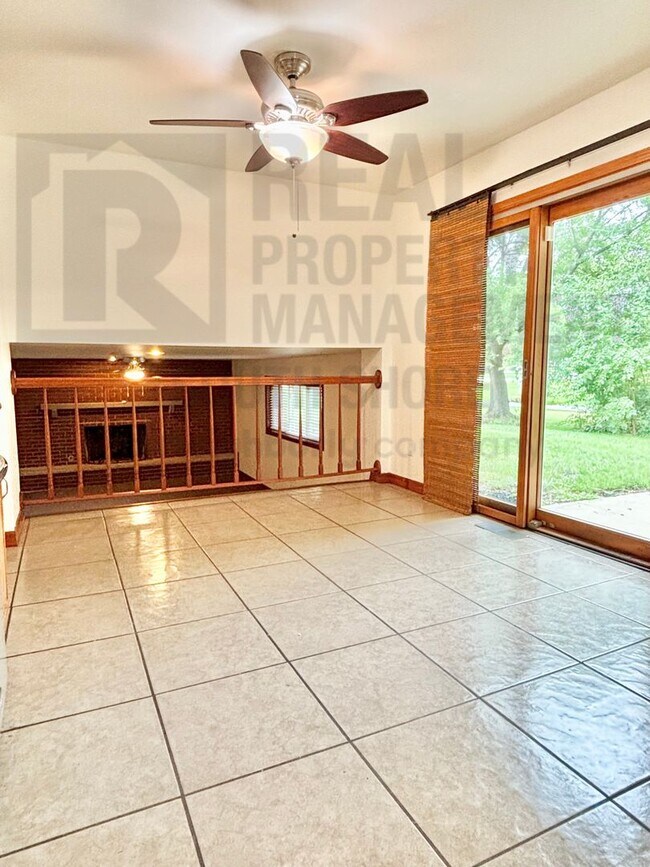 Building Photo - 4217 Glen Oaks Dr