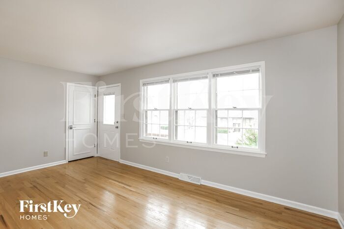Building Photo - 7625 NW Milrey Dr