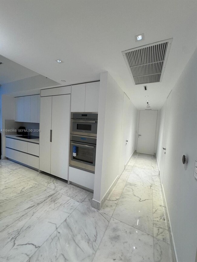 Building Photo - 1010 Brickell Ave