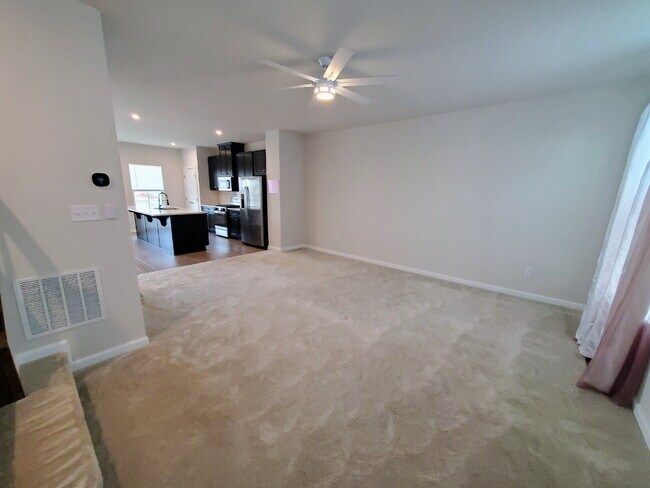 Building Photo - Beautiful 3 bedroom 2 1/2 bath townhome available for lease in Swedesboro