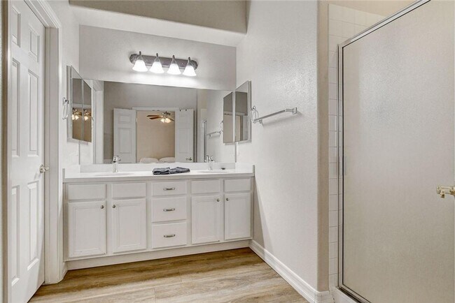 Building Photo - IMMACULATE FURNISHED 3BEDROOM GREEN VALLEY BEAUTY!