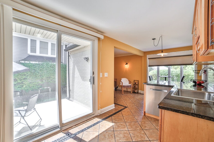 Building Photo - 32 Bernhardt Dr