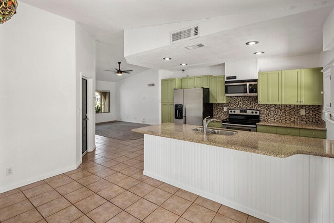 Building Photo - 10625 E Becker Ln