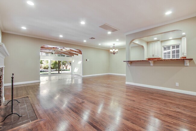 Building Photo - 5923 Jumilla Ave