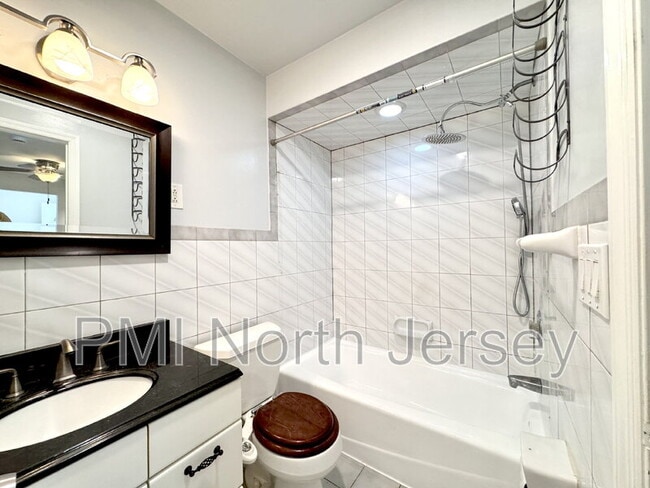 Building Photo - 9051 Palisade Ave